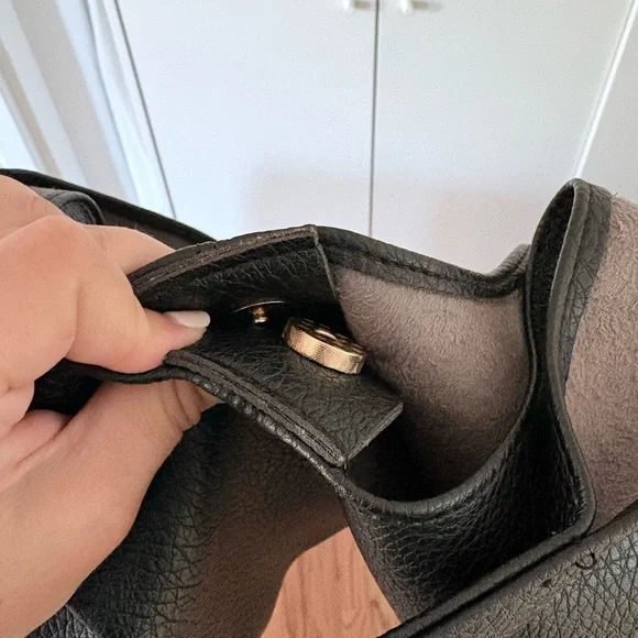 Black vegan leather bag with small zip pouch - Picture 5 of 5